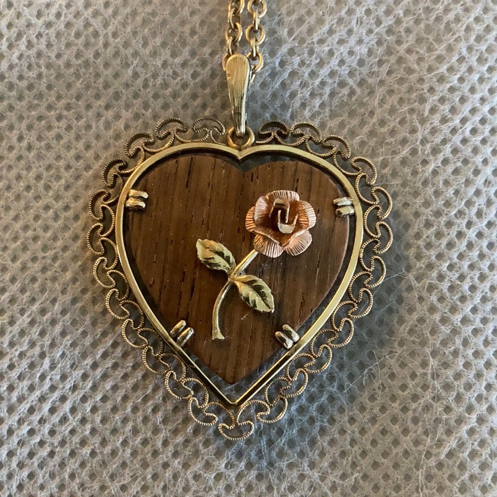 💕 Two toned Rose on a Wood Heart